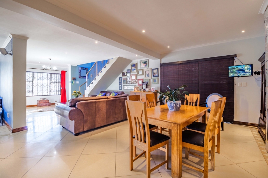 4 Bedroom Property for Sale in Rondebosch East Western Cape